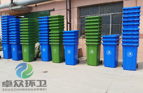 卓眾環(huán)衛(wèi)為某社區(qū)送貨