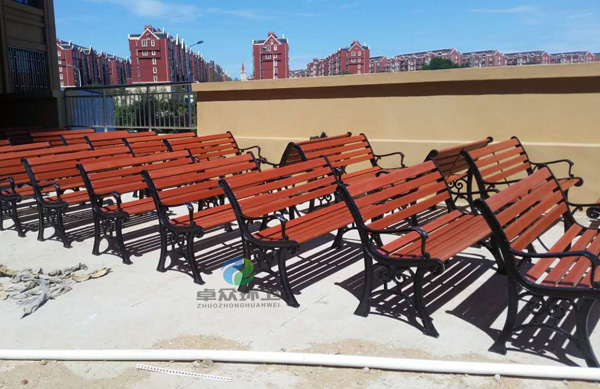 卓眾為某社區(qū)供應(yīng)戶外休閑椅