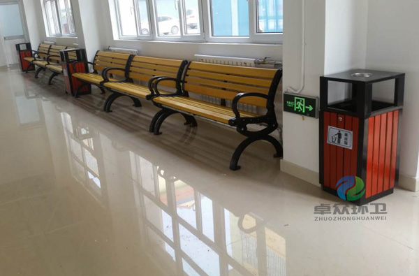 卓眾靠背座椅在活動中心